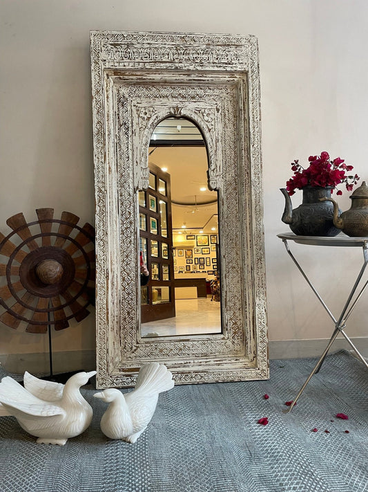 Vintage Wood Mirror: A Distinctive Accent for Your Wall Decor